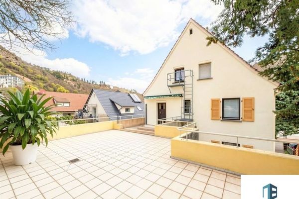 Zwei Etagen mit einer 60 m² großen Terrasse und Außenstellplatz, in Bad Münster am Stein - Ebernburg