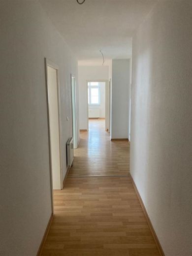 Großzügige 3-Zimmer mit Laminat, Aufzug und Wannenbad in Uninähe! – PHOTO-2022-02-24-11-26-19