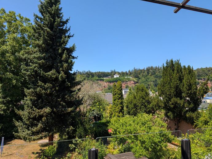 Kernsanierte 3ZKB ETW Nähe Zurlaubener Ufer – Blick auf die Villa Weißhaus