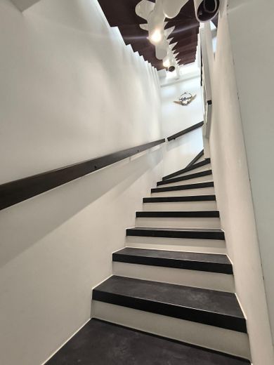 Modernisiertes Reihenmittelhaus in Ronnenberg in ruhiger und zentraler Lage – Treppe