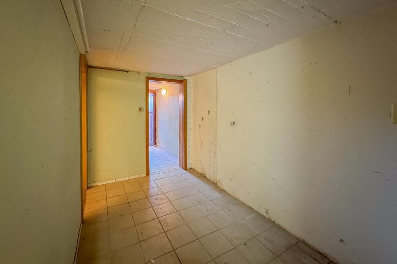 REIHENHAUS – DOPPELGARAGE – TERRASSE – GARTEN – RENOVIERUNGSBEDÜRFTIG – Keller - KG
