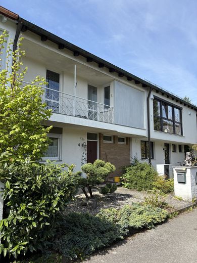Krailling: Großzügiges Reihenmittelhaus + Garage (optional) – Vorderansicht