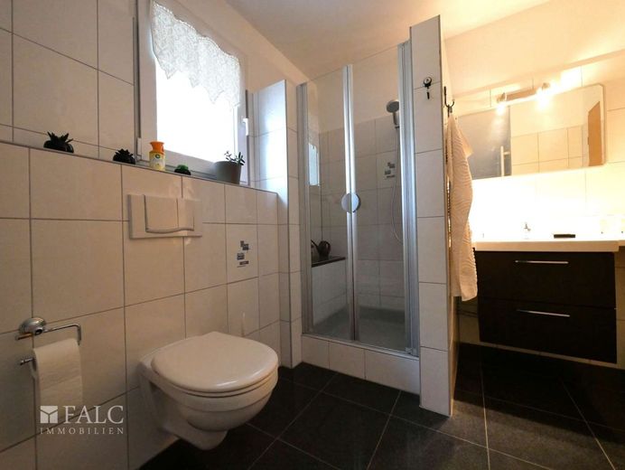 Büro und Wohnen - oder doch entwickeln!?! – Badezimmer OG
