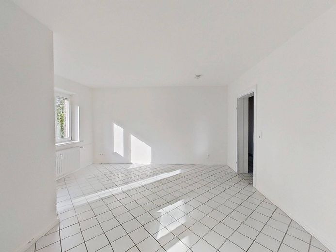 Großzügig gestaltete 4-Zi.-Whg. mit BALKON und viel Komfort – Foto 2