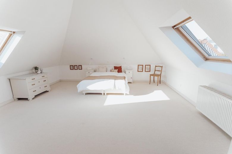 Field-edge location & sunset, detached single-family house with 224 sqm and PV system – Schlafzimmer ü Garage/ Carport