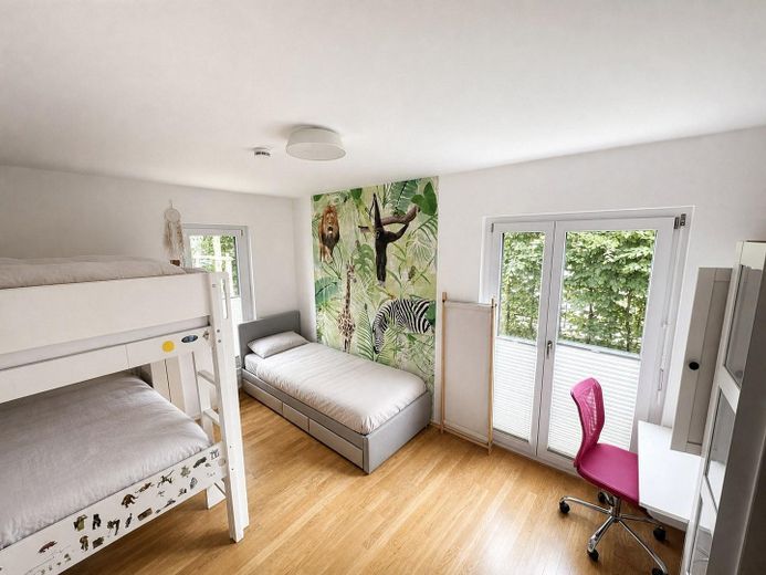 Exklusive 4-Zimmer-Gartenwohnung mit ca. 290 m² Garten und Hausgefühl am Riedberg – Kinderzimmer