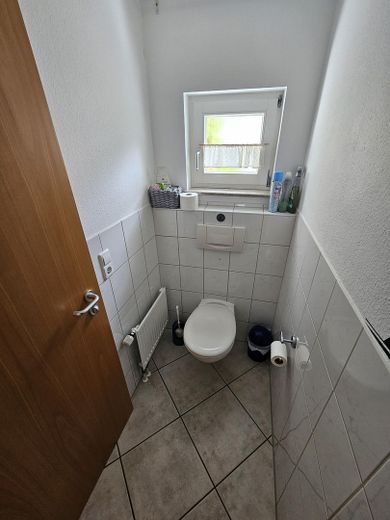 Provisionsfreies Reiheneckhaus in Deizisau: 4 Schlafzimmer, Energie B, sofort frei – Gaeste WC
