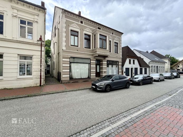 Stilvoll wohnen unterm Dach - großzügige 3-Zimmer-Wohnung in Varel – Außenansicht