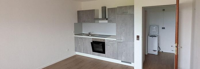 6% Rendite - Bezugsfreie & Sanierte 1-Zimmer Eigentumswohnung mit Stellplatz - Provisionsfrei! – Wohnzimmer