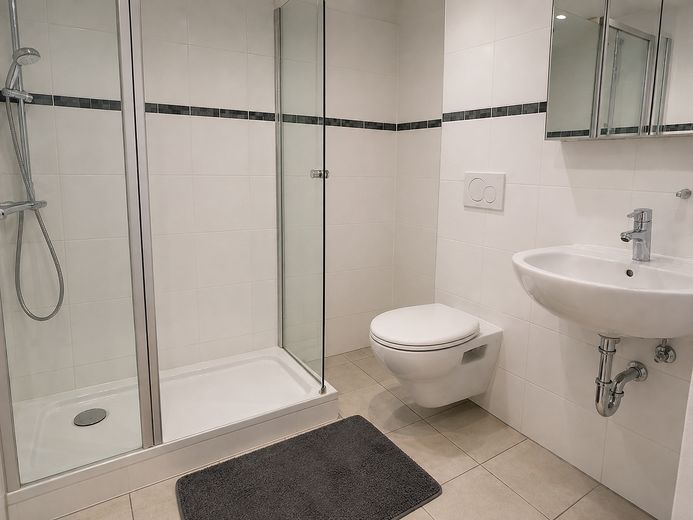 Stanza luminosa arredata in appartamento condiviso (15 m²) in una nuova WG da 3 | Köln-Mülheim – Foto 4