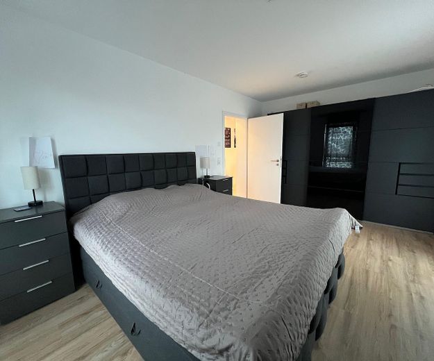 Moderne 3-Zimmer-Wohnung mit Einbauküche in zentraler Stadtlage – Schlafzimmer