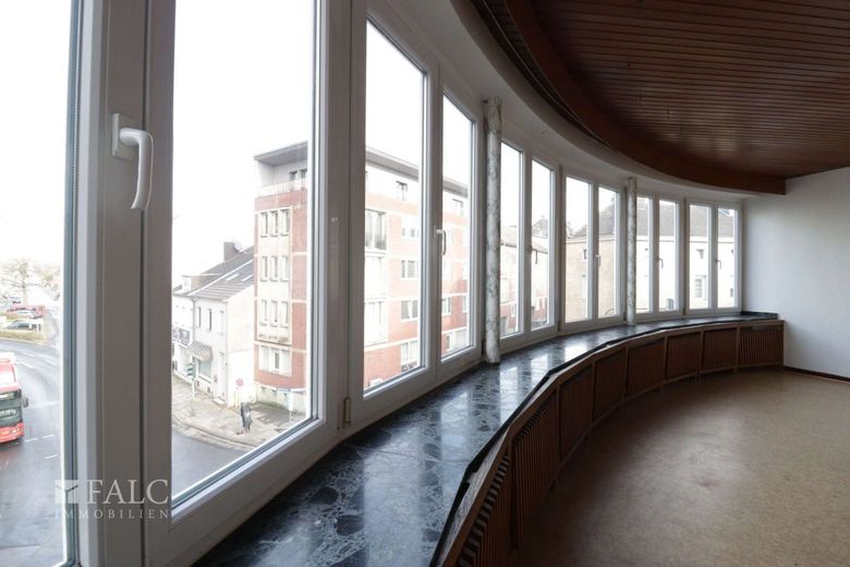 Charmante 3-Zimmer-Wohnung mit einzigartigem Fensterband – Geschwungenes Fensterband