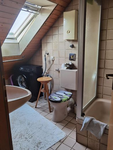 Frisch renovierte 1-Zimmer-Wohnung mit Balkon und Einbauküche – Foto 3