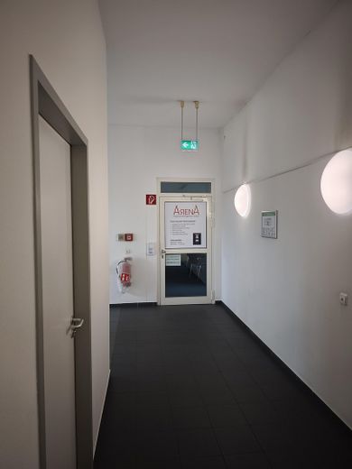 *** Büro am Marienplatz Stuttgart sofort frei *** – Zugang Büro 5. Etage
