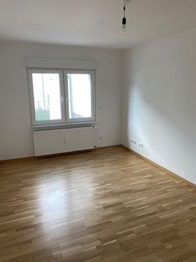 Appartement de 3 pièces spacieux et modernisé avec un haut niveau de qualité, avec 2 balcons, cuisine équipée et garage – Photo 5