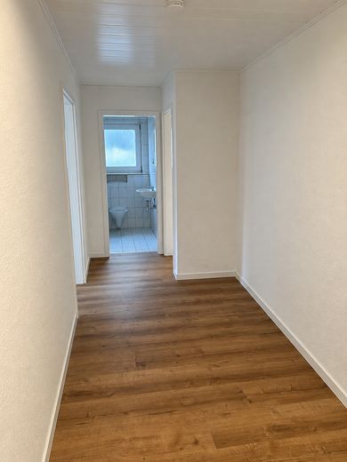 Gartenwohnung, wohnen fast wie im eigenen Haus - komplett renoviert – Flur