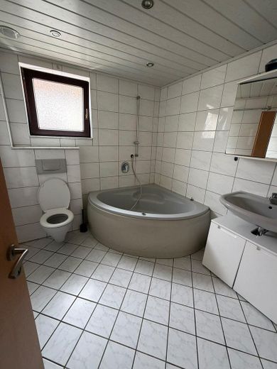 Zweifamilienhaus mit ca. 200 m² und 9 Zimmern in Erlensee – nur als gesamtes Haus zu vermieten – Foto 5