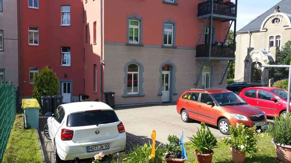 helle, sehr angenehm geschnittene 3 Zimmer WE im 3. OG - Top-Zustand – Parkplätze