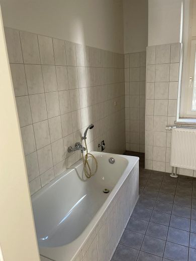 Available immediately! Ground-floor apartment incl. kitchen, large garden and proximity to the S-Bahn – Bad
