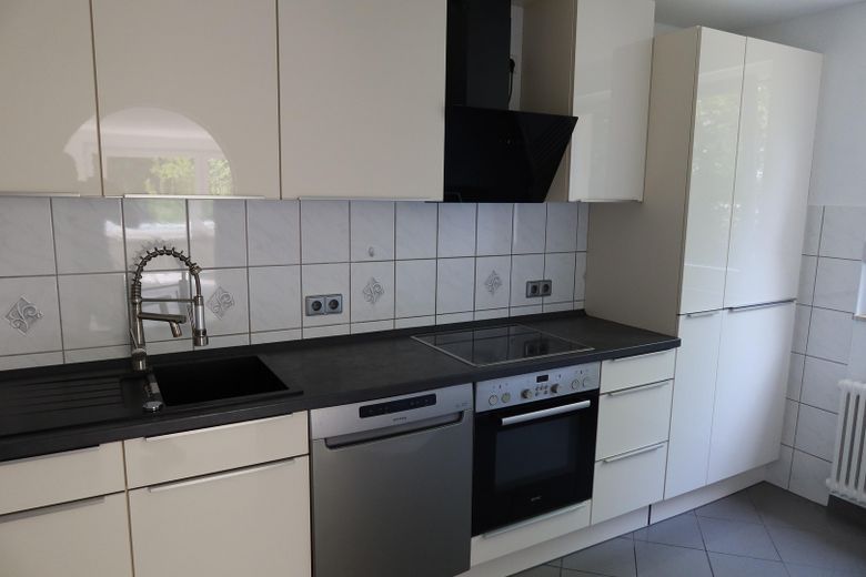 Appartement 3 pièces avec balcon et place de stationnement à Niefern – Küche