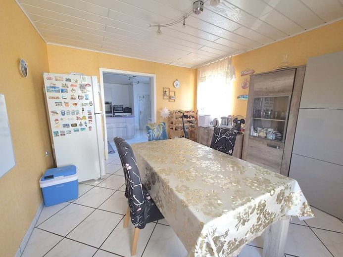 ++ HOCHWERTIGES EIN - ZWEIFAMILIENHAUS MIT ELW ++ VIEL PLATZ IN GUTER LAGE!! ++ – ESSZIMMER