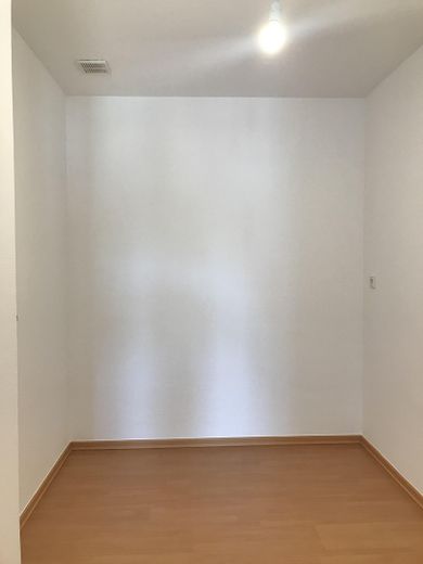 Helle 3-Zimmer Wohnung in zentraler Lage – Ankleidezimmer