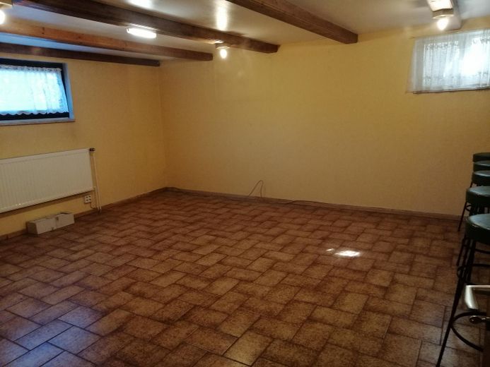 RESERVIERT Einfamilienhaus Massivhaus Einliegerwohnung ruhige Wohnlage Keller Garten – Keller Bar 2