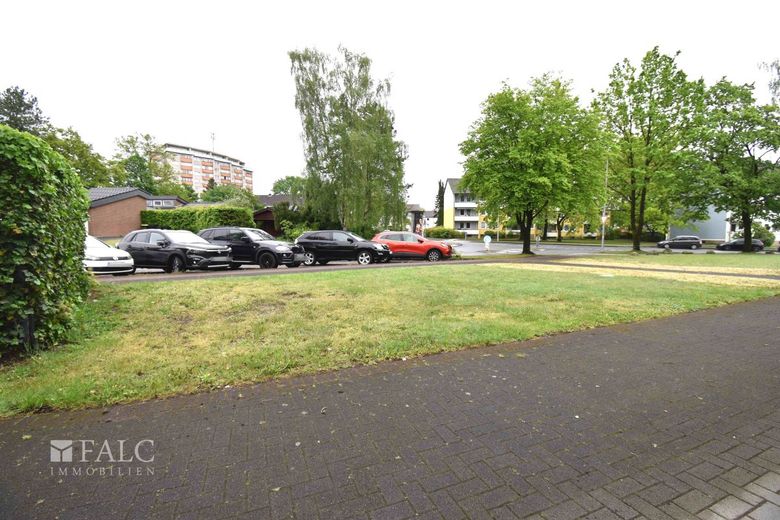 Vielseitiges Ladenlokal/Büro - ideal für Kiosk, Friseur, Kosmetik, Podologie oder Praxis – Parkplatz