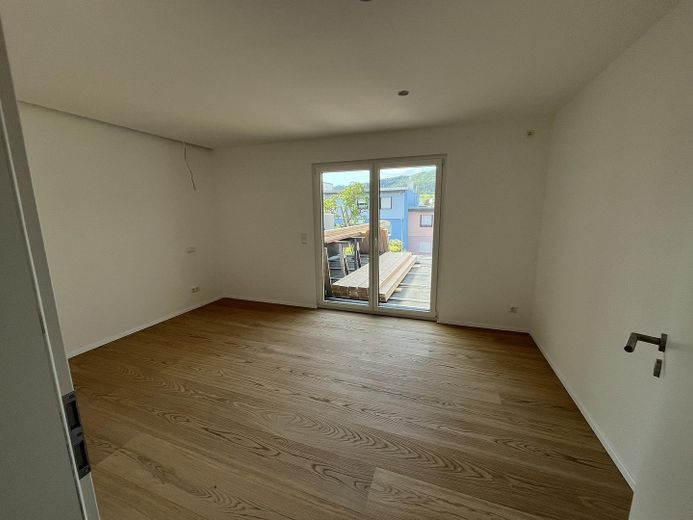 Kernsanierter Luxus (A+) mit 30m² Sonnen-Terrasse in Haslach – Elternschlaf