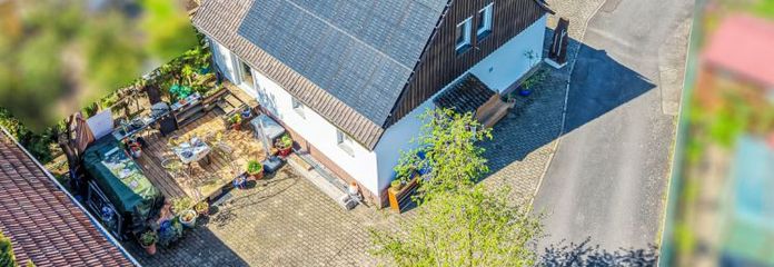 Einziehen und Wohlfühlen! - Saniertes EFH mit großem Garten u. Scheune in Schollbrunn (MSP) z.vk.