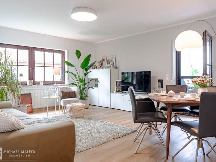 Traumhaft sanierte 3-Zimmer-Wohnung mit großem Westbalkon in ruhiger Lage – Foto 1