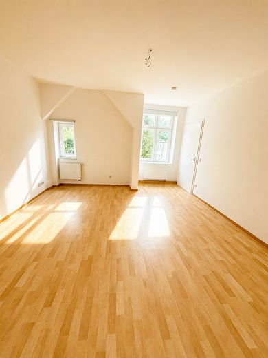 Helle 2-Zimmer Wohnung mit Balkon - barrierefrei mit Fahrstuhl – Schlafzimmer