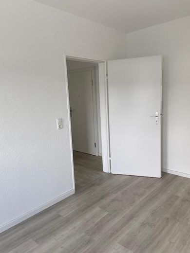 Francoforte Niederrad: Bellissimo appartamento di 2 locali con balcone – Schlafzimmer