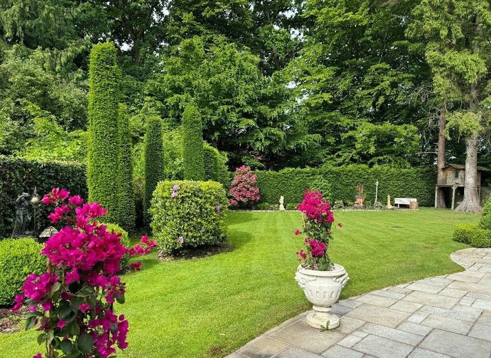 فيلا معمارية حصرية مع مسبح داخلي في غروس بورغفيدل قرب هانوفر – Teil-Gartenansicht