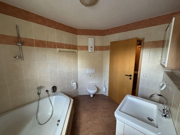 Versatile space wonder in a quiet prime location: your new home or a smart investment! – EG Bad