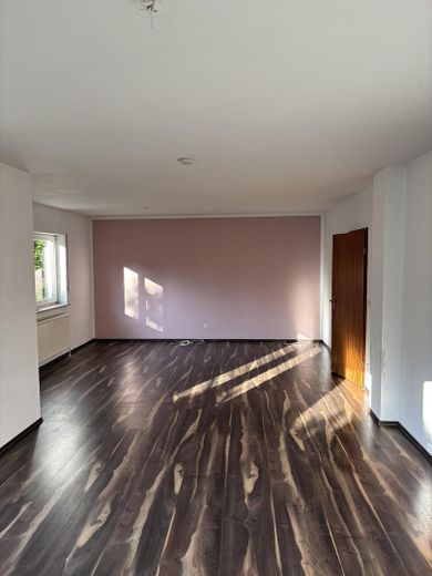 freistehendes Einfamilienhaus mit großen Grundstück und Ausbaupotential – Wohn Esszimmer