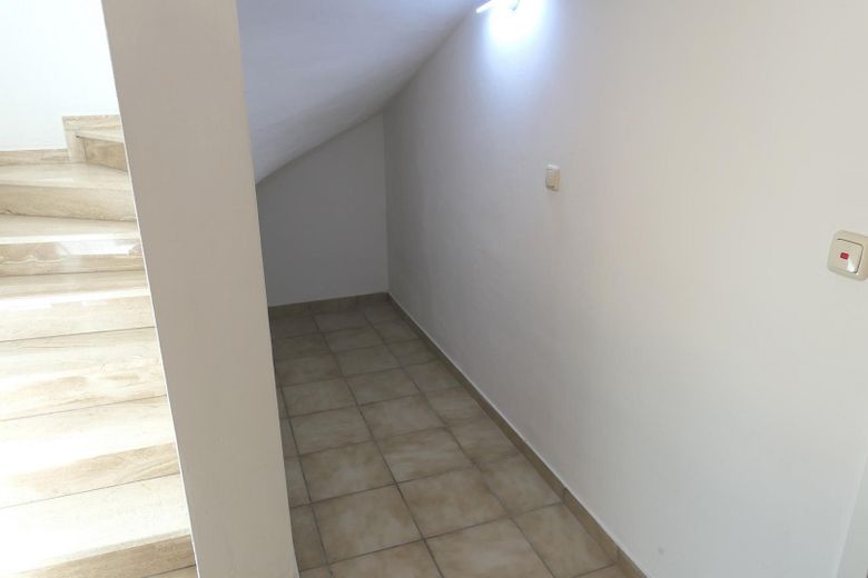 Flur  unter Treppe KG