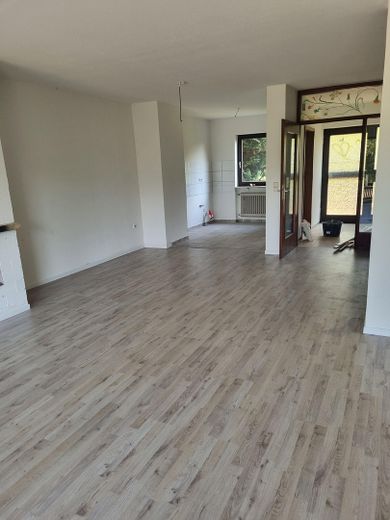 Provisionsfreies Einfamilienhaus in wunderschöner Lage – Blick in Küche / Eingang EG
