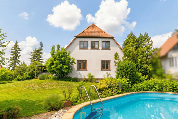 Exklusives Einfamilienhaus mit Wellness-Oase und großzügigem Außenbereich