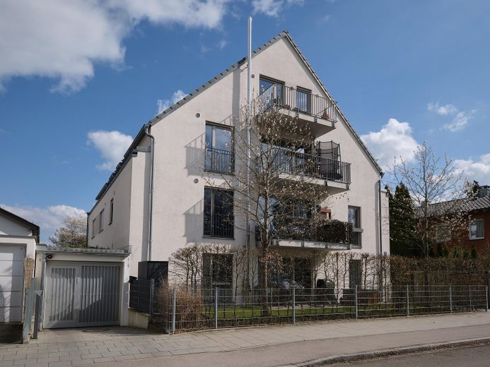 *PROVISIONSFREI* Hochwertige Erdgeschoss-Terrassenwohnung in Bestlage Maxhofstraße - Fürstenried – Hausansicht