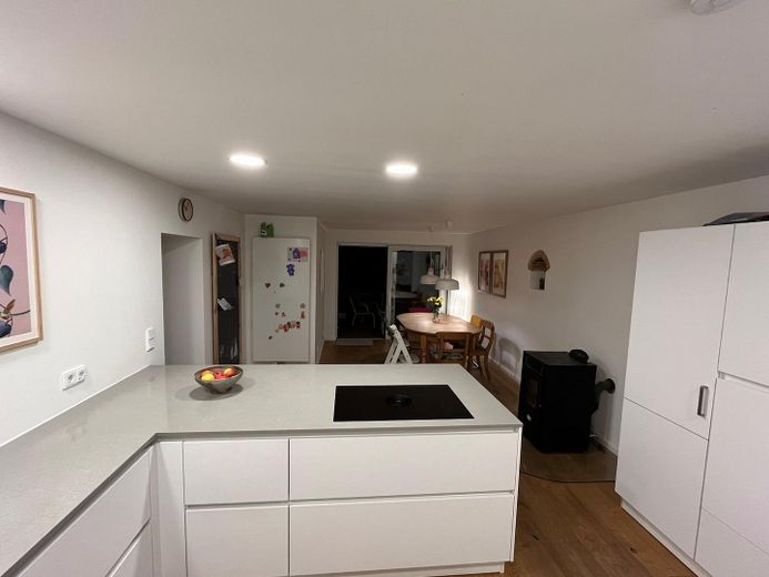 Einfamilienhaus - kernsaniert mit Innenhof und Garten, Scheune, PV – Küche 2