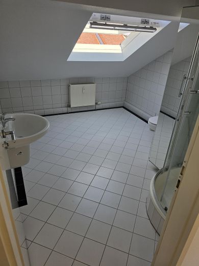 Abitazione maisonette di 4 locali inondata di luce con vista panoramica – senza provvigione, da privato – Badezimmer oben 