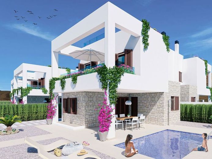 Doppelhaushälften mit 2 Schlafzimmern, 2 Bädern, Keller, Dachterrasse mit Meerblick und optionalem Privatpool nur 400 m vom Strand – Foto 1