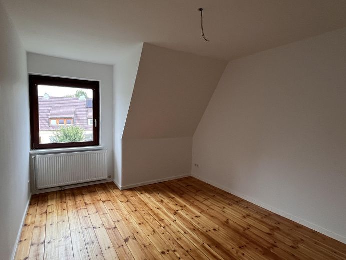 ***NEU***2-Zimmer Whg, teilsaniert & in Uni-Lage*** – Schlafzimmer