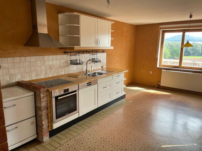 Encantadora casa unifamiliar de 7 habitaciones con terraza y jardín en alquiler – Foto 3