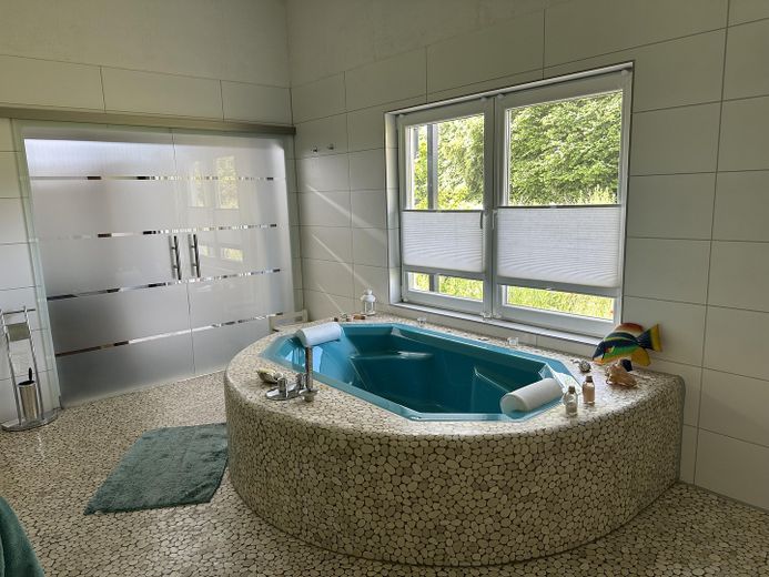 Immobile commerciale 2 capannoni 300 + 450 m² casa unifamiliare 188 m² – Bad 1 - Schlafzimmer 1