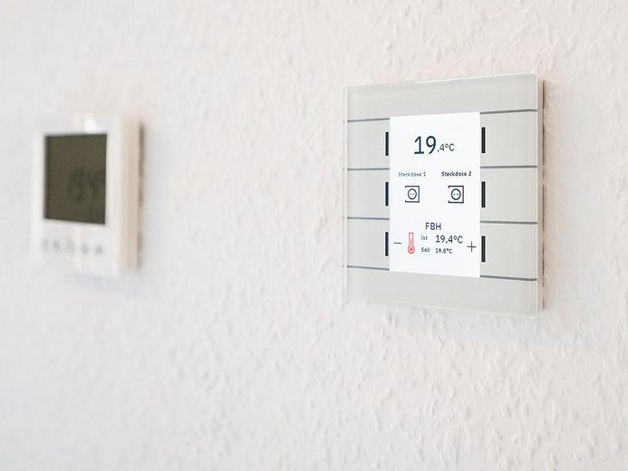 Mieszkanie własnościowe, spokojne, bez barier architektonicznych i blisko centrum, przy niskich kosztach energii oraz najwyższym komforcie mieszkania – KNX Einzelraum Bedienung