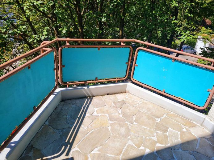 Wymarzone mieszkanie dwupoziomowe w Allach – Balkon