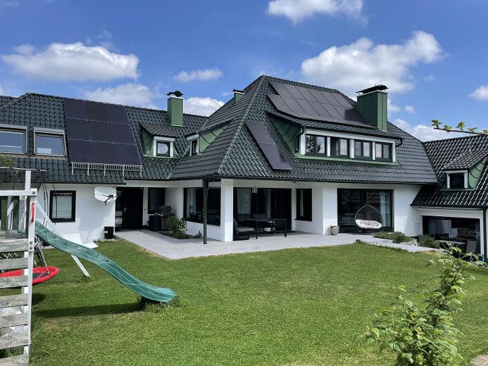 Elegantes Haus mit zwei Einliegerwohnungen, provisionsfrei – Foto 1