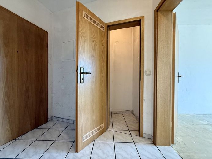 Fröndenberg-Ardey: Taghelle Eigentumswohnung mit praktischem Schnitt, zwei Balkonen und Stellplatz! – Diele mit Abstellraum